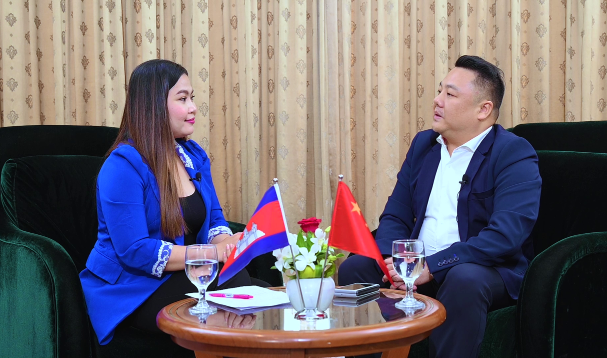 កិច្ចសម្ភាសន៍ពិសេស ជាមួយក្រុមហ៊ុន SOMENS TECNOLOGY ផ្គត់ផ្គង់សម្ភារៈបច្ចេកទេសកងកម្លាំង